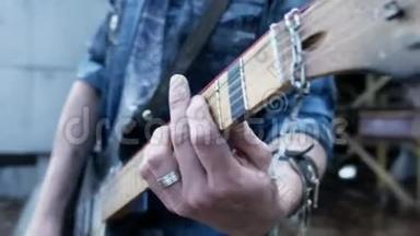 摇滚人手上吉他船特写使用电声和弦乐4K。